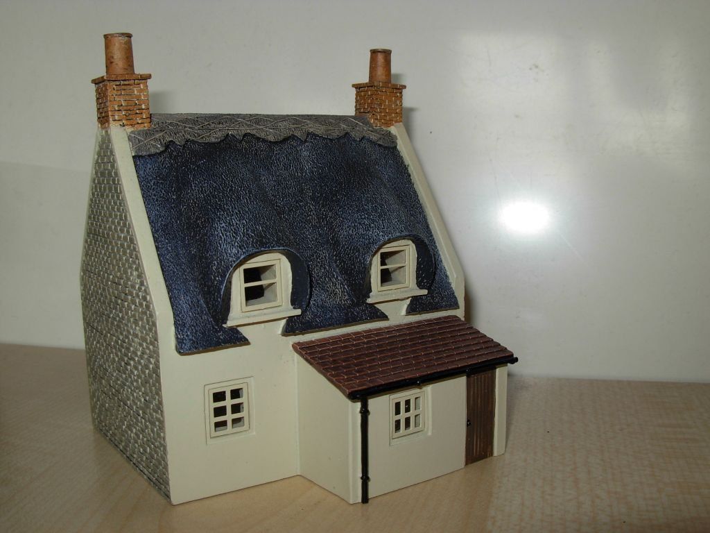 Modelleisenbahnen: H0e: Landhaus mit Steindach – Neu (gemäss Beschreibung) aus Oberrieden von Hobbyschiff 1