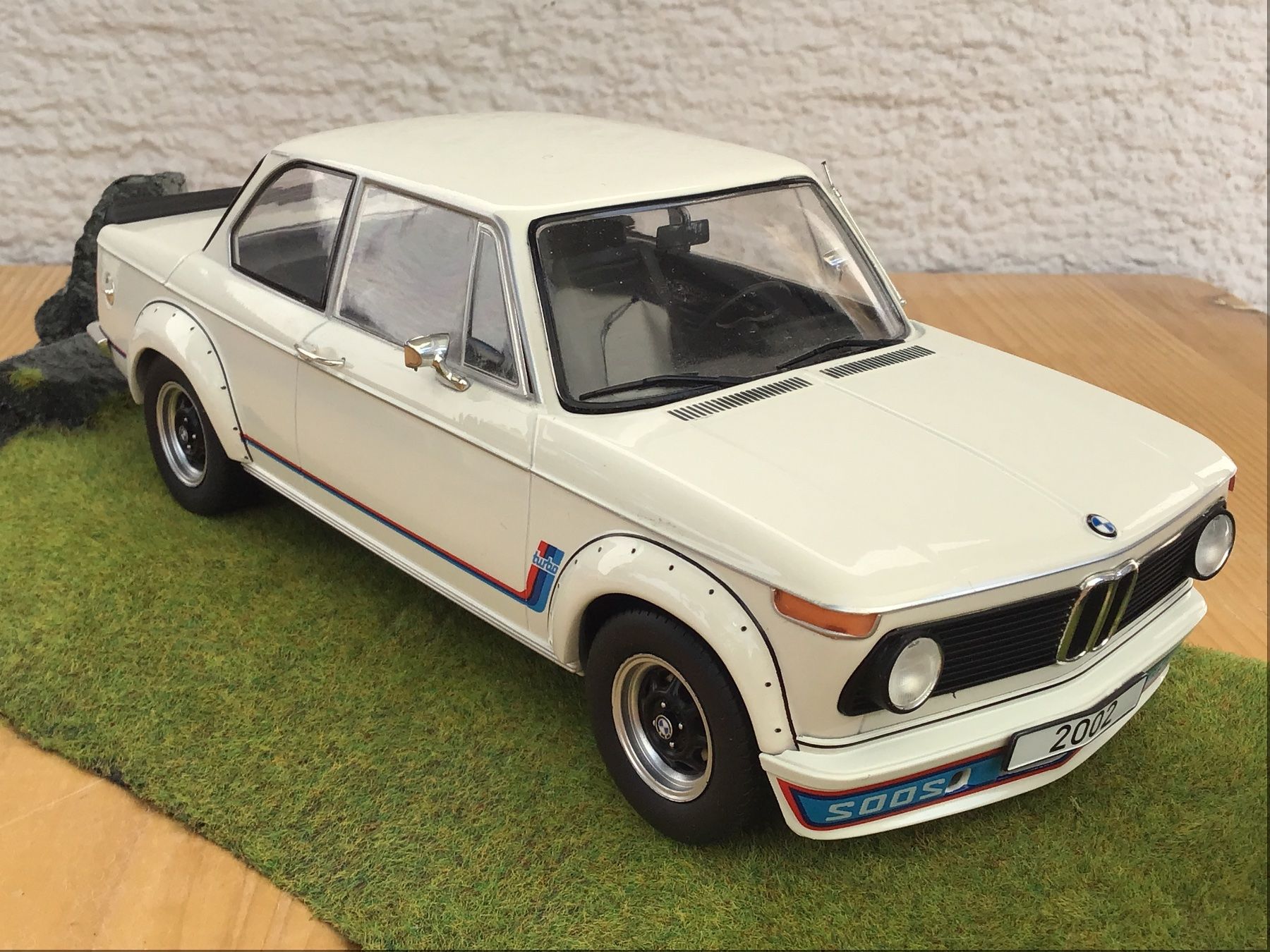 BMW Modellini d'auto: Modellauto BMW 2002 weiss 1:18 – Usato da Männedorf venduto da Modelle-aller-Art
