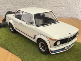 Modellauto BMW 2002 weiss 1:18