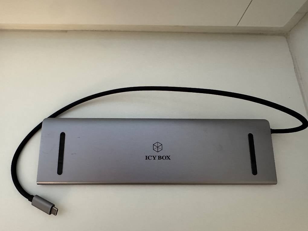 Docking station: Laptop Dockingstation + 90W Netzteil – D'occasion à Zürich par Pper