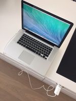 MacBook Pro 15.4/2.4/2X2GB/320/SD/GLSY mit CD/DVD_Mid-2010