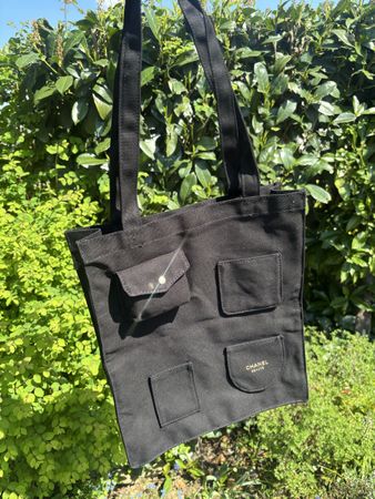 Chanel Vic Counter giveaway Shopping Tragetasche April 25
