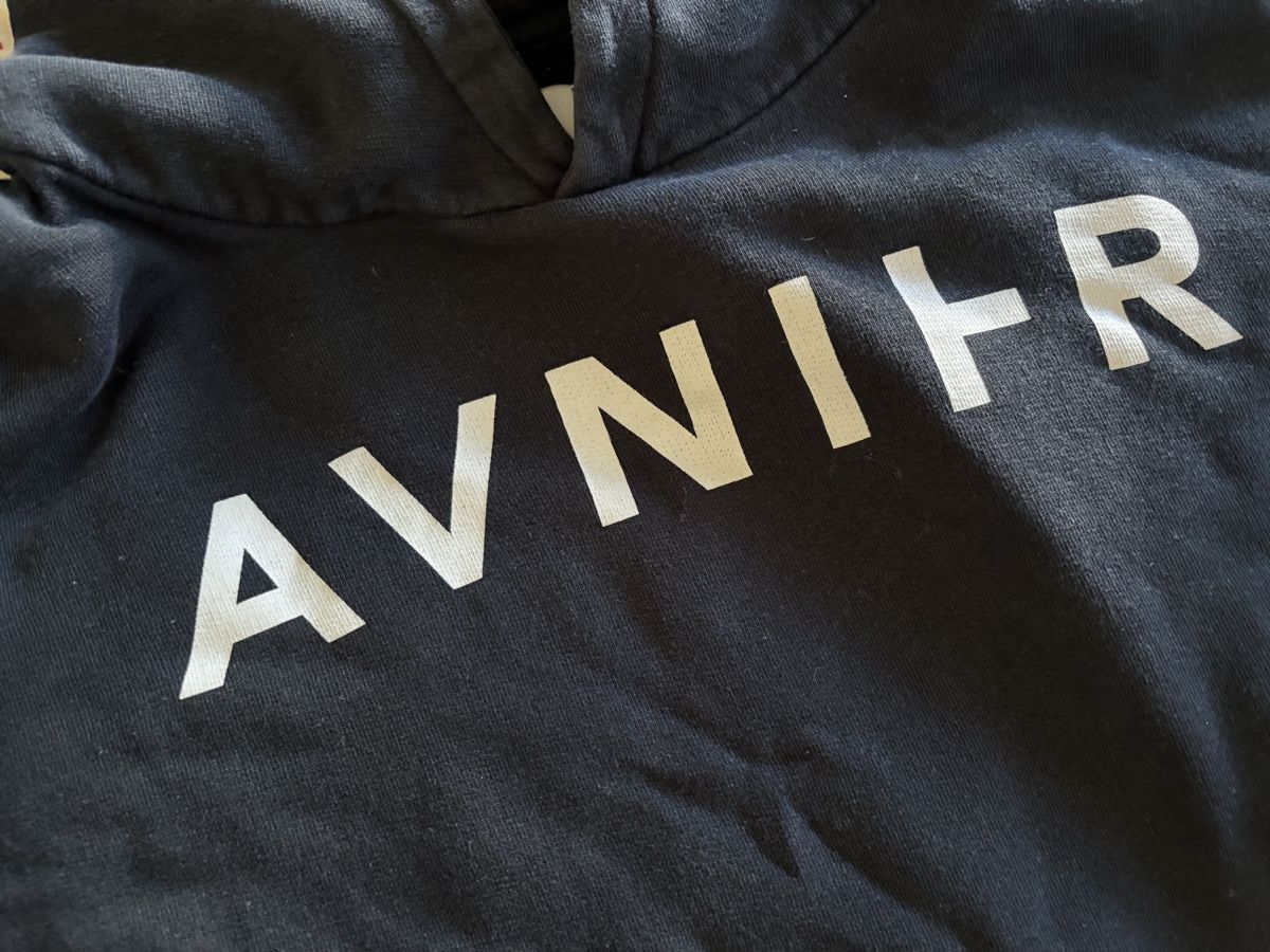 Maglioni & Felpe: Sweat à capuche AVNIER noir taille M – Usato da Lausanne venduto da ali_eddine 2