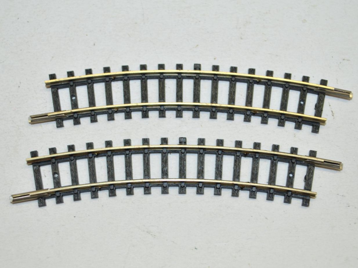 Trix Modelleisenbahnen: Trix Schienen gebogen 4914 (DBP273) – Gebraucht aus Aarwangen von Bahnsupport