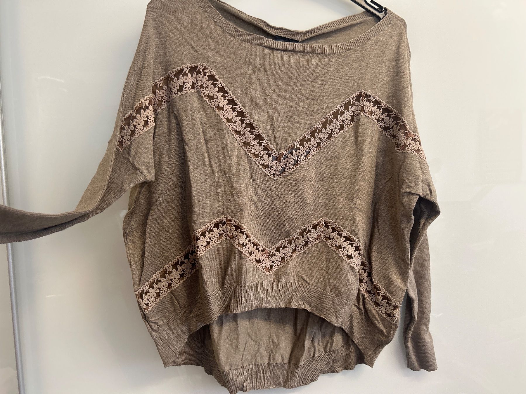 Maglioni & Felpe: Pullover Asymmetrisch Spitze Strass 1 Size Neu – Nuovo e nell'imballaggio originale da Regensdorf venduto da Spyke55