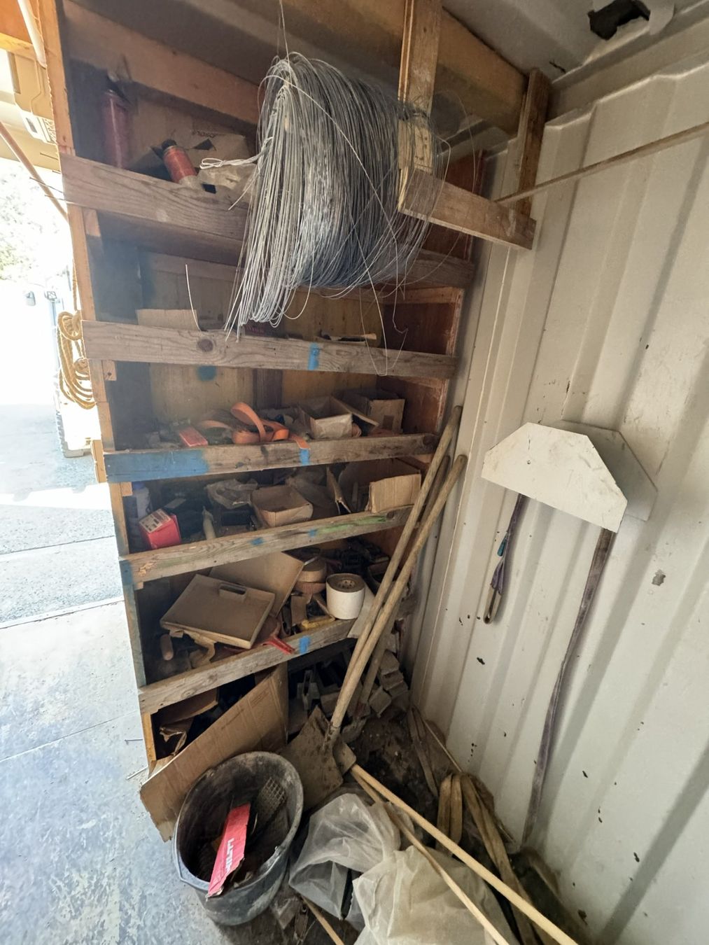 Contenitori edile: Materialbaracke gross inkl. Inhalt – Usato da Hunzenschwil venduto da Zubler_AG_5502 6