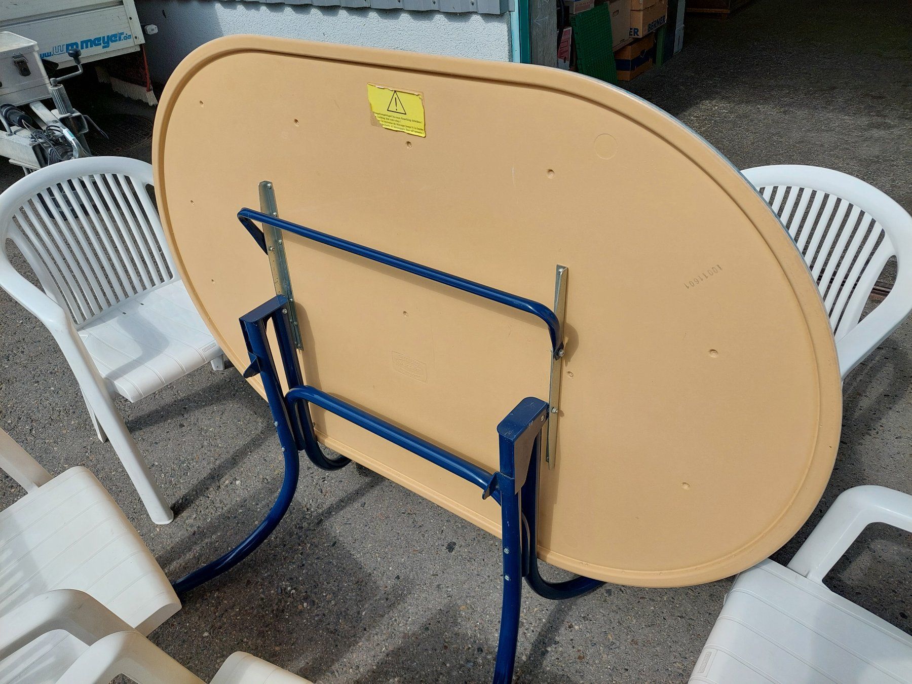 Set di tavolo e panche: Gartentisch mit 6 Stühlen – Usato da Altnau venduto da wahet 2