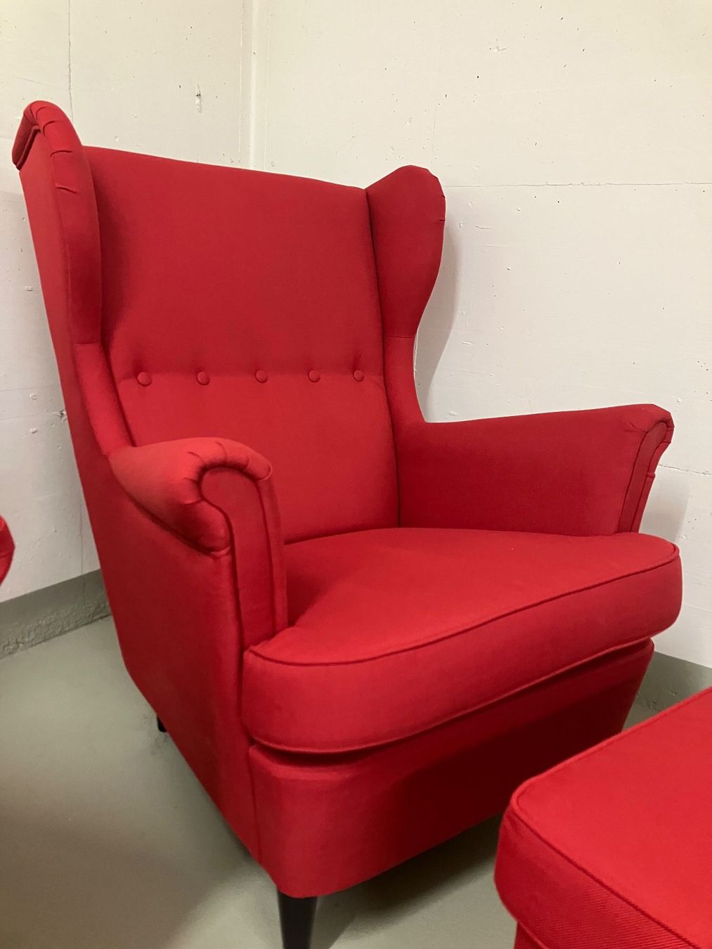 Poltrone: 2 Ohrensessel mit Hocker – Usato da Wollerau venduto da Sirwallaceskisk 1