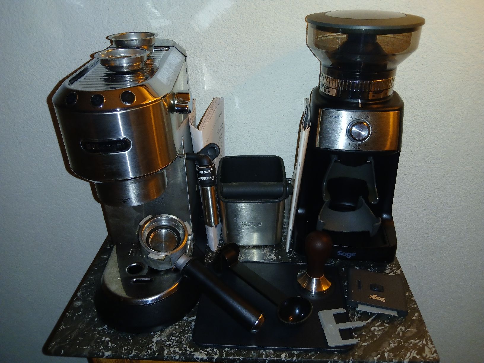 De'Longhi Macchine per caffè & Macchine per espresso: Kaffeemaschine mit Mühle Komplettsatz – Usato da Weesen venduto da avs07