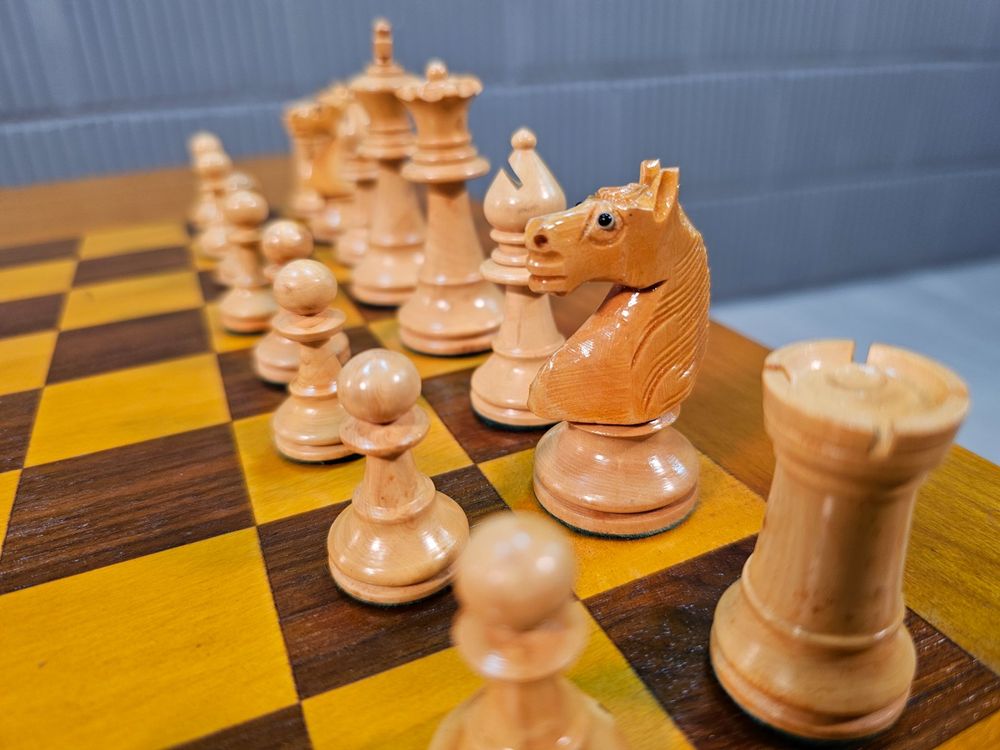 Produktbild von Schachbrett Schachspiel Schwarzweiß-Stockfotos Und -bilder