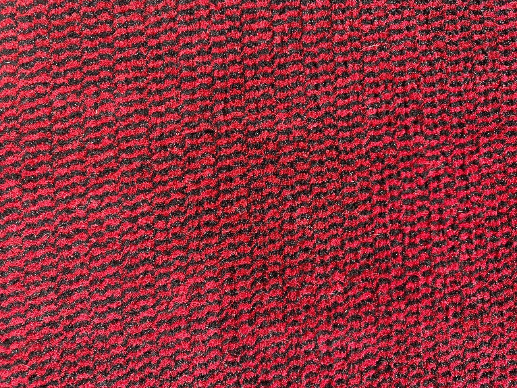 Tappeti: Roter Teppich, neuwertig, robust, Ideal für Eingangsbereich, – Usato da Donzhausen venduto da Idusty 1