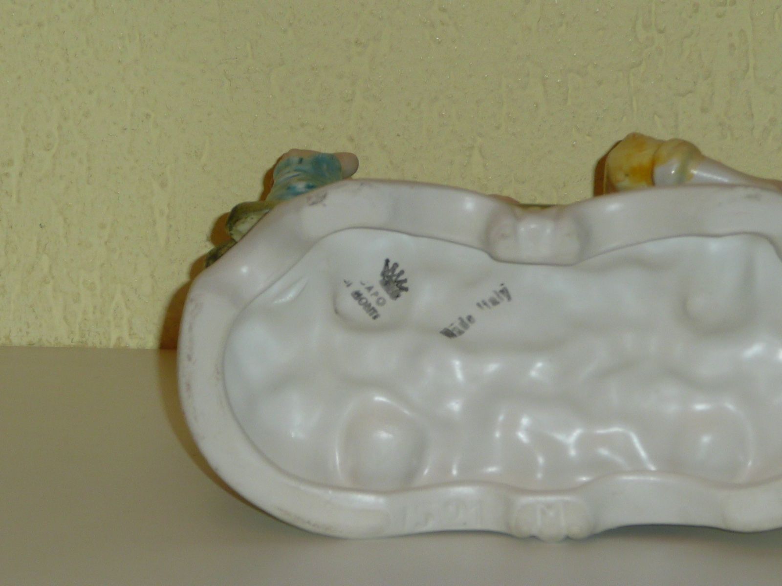 Statuette: Capo di Monte " Mädchen auf der Bank " – Usato da Kriens venduto da Taurus12 3