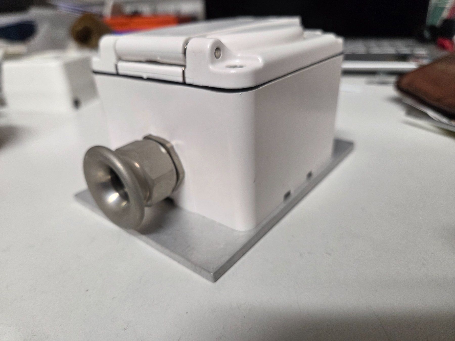 Feller Stecker: Feller NAP T23 Steckdose, weiss Typ23 AP – Gebraucht aus Zürich von Alibaba1234 1