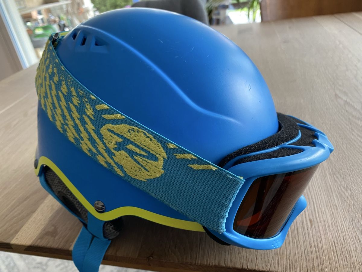 Julbo Caschi: Skihelm mit Skibrille, blau! – Usato da Menznau venduto da baluro 1