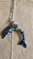 joli pendentif dauphin émaillé et chaîne en acier