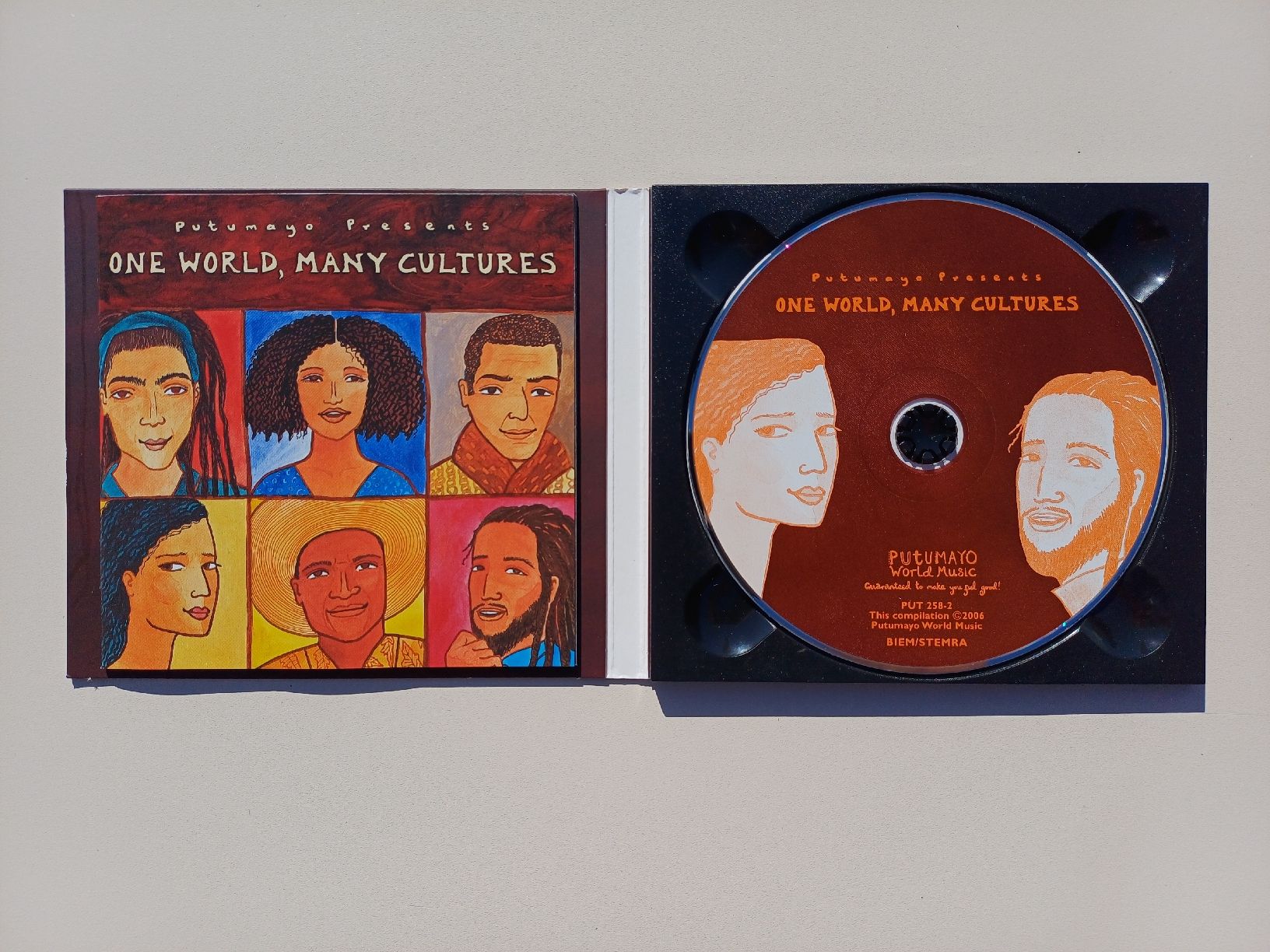 CD: Putumayo presents "One World, many Cultures" CDdigipack neuf – Nuovo (secondo la descrizione) da Begnins venduto da Drastic-Sound 2