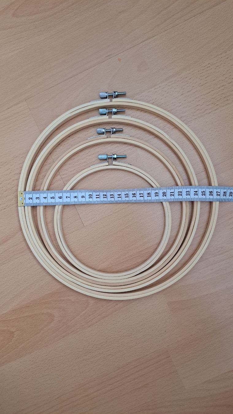 Cerchi da ricamo: Stickrahmen Set Holz 4 verschiedene Groessen neu – Nuovo (secondo la descrizione) da Thun venduto da tan_2kvt 1