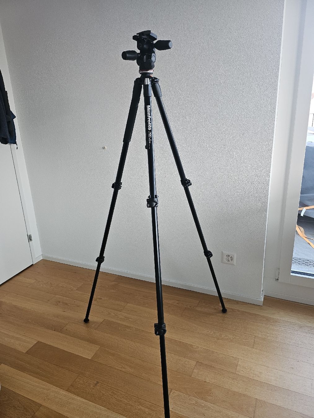 Nikon Kamera: Nikon D5200 mit 2 Objektiven, Stativ und mehr – Neu (gemäss Beschreibung) aus Männedorf von eli_y5vn 1