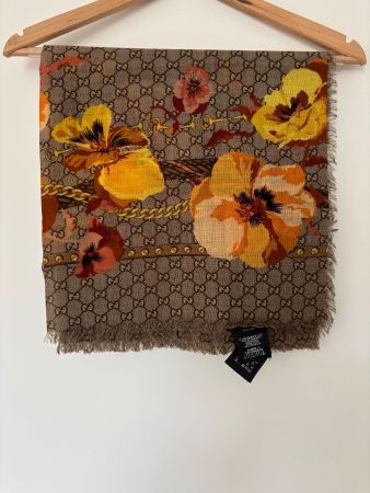 GUCCI feiner  dekorativer Wollschal  gelb, cognac 140x140cm