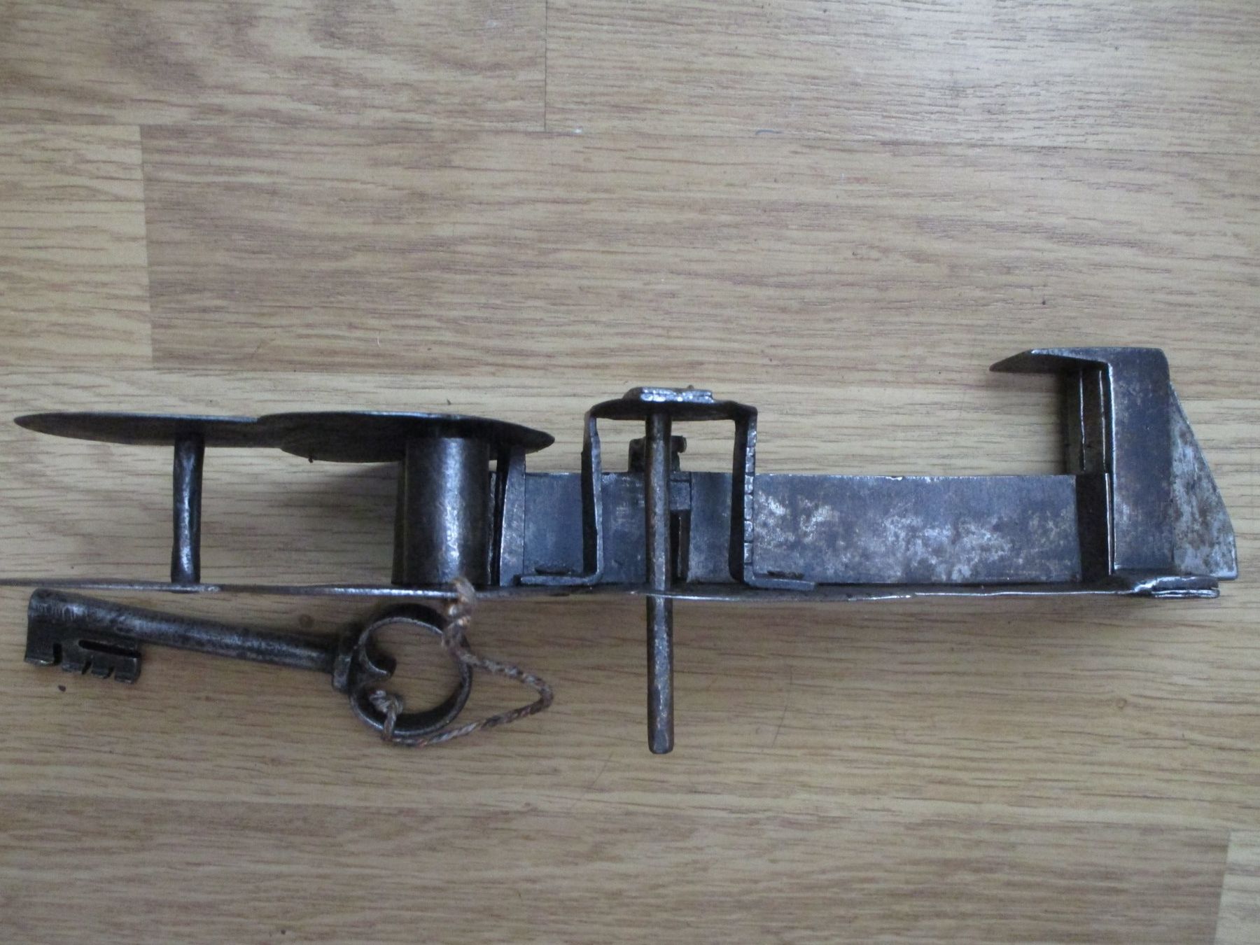 Cadenas: Antikes Schloss mit Schlüssel geschmiedet – D'occasion à Heimberg par Lupo57 4