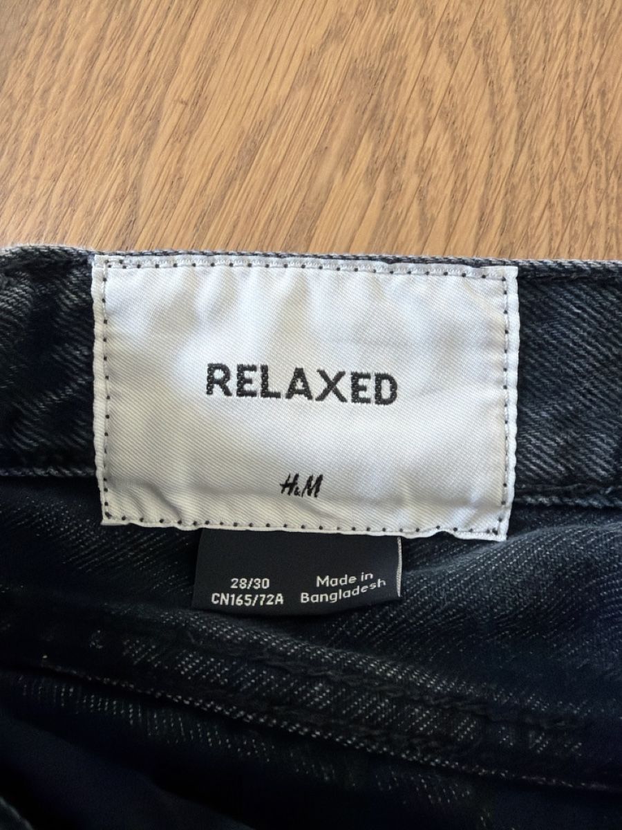 H&M Jeans: Schwarze Jeans H&M Relaxed28/30 – Usato da Baden venduto da niba10 2