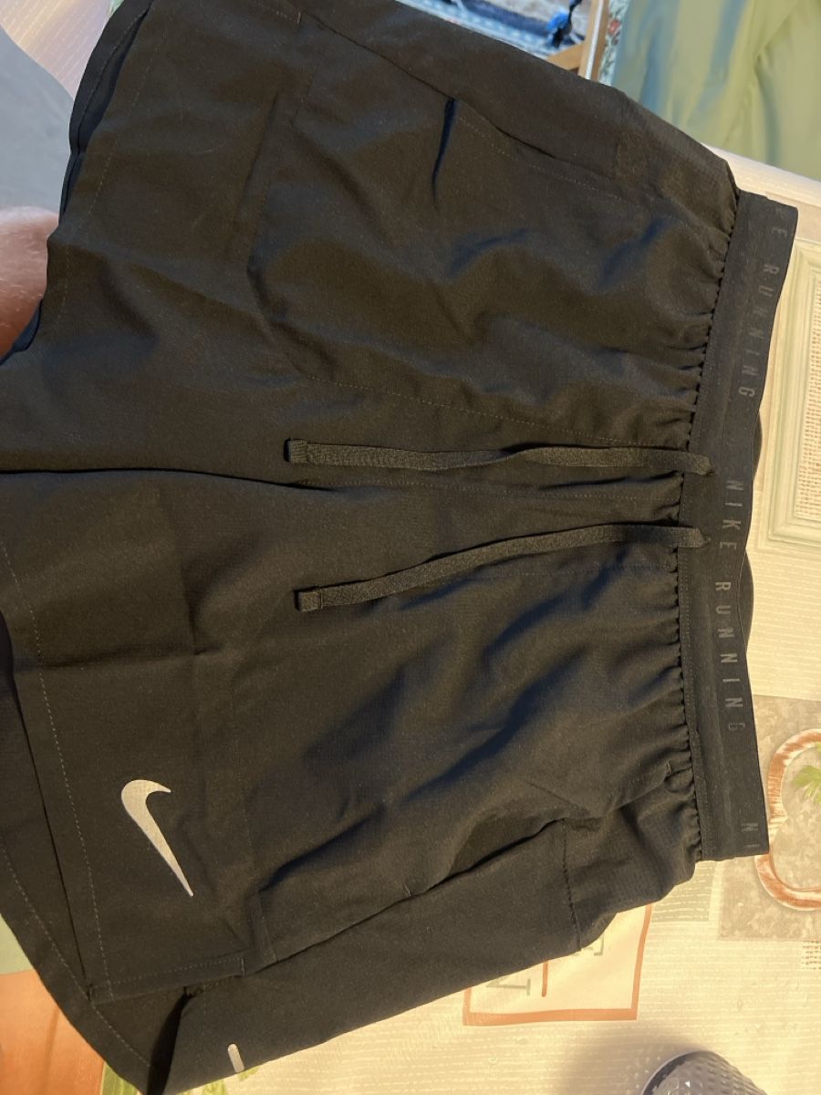 Nike Hosen: nike running small men unbenutzt zu klein – Neu (gemäss Beschreibung) aus Thalwil von florinski1990