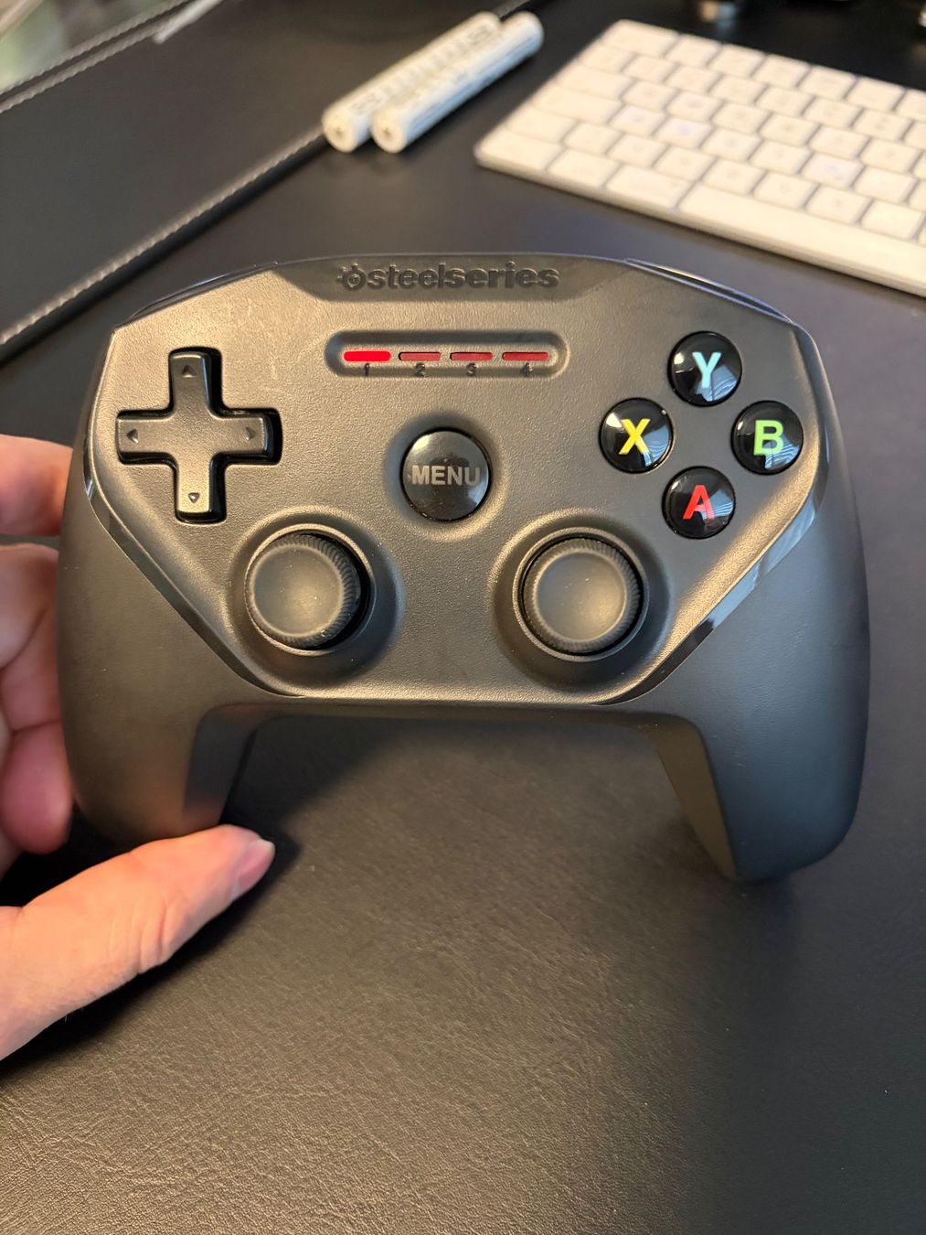 Steelseries Controller: Steelseries Controller Nimbus Bluetooth für Apple Produkte – Usato da spreitenbach venduto da starion05 2