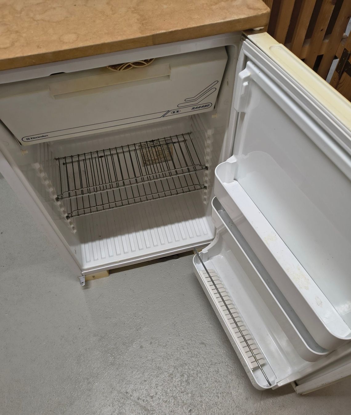 Electrolux Frigoriferi: Electrolux Gaskühlschrank RA 4420 – Usato da Jona venduto da odloreg 1