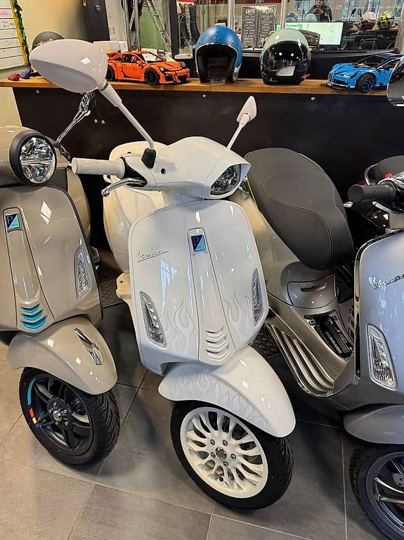Vespa Scooter: Vespa Sprint 125 Justin Bieber Version – Nuovo e nell'imballaggio originale da Zürich venduto da FortySixGmbH