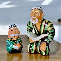 2 Figurines traditionnelles ouzbek en terre cuite émaillé