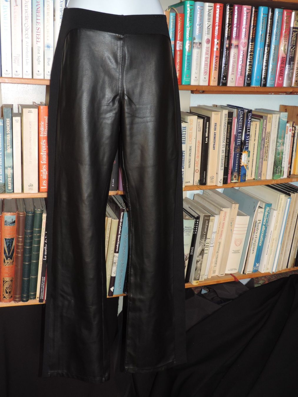 Pantaloni: pantalon stretch Morgan simili cuir – Usato da Genève venduto da Axelle333 1