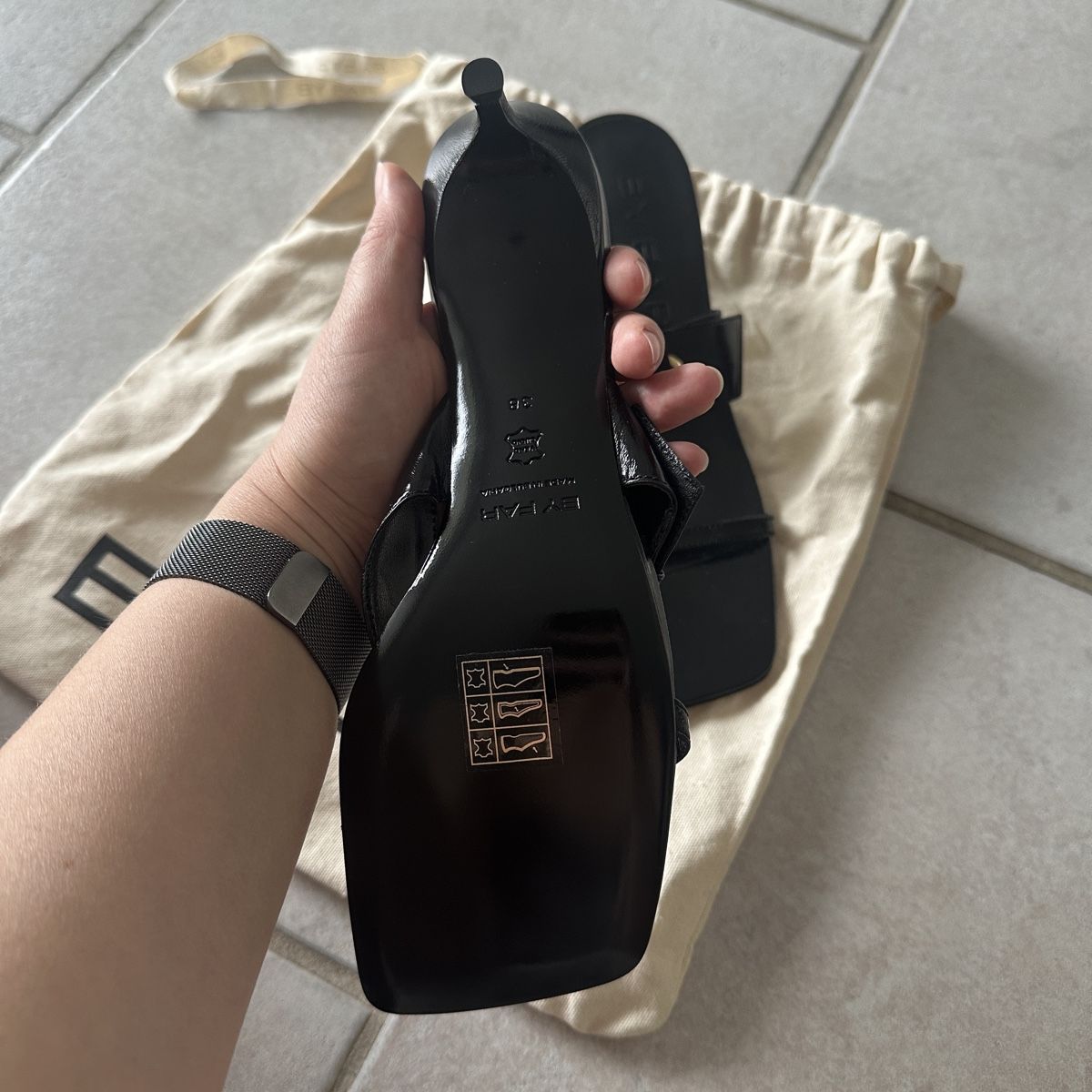 Scarpe da donna: BLACK LEATHER STILETTO SANDALS BY FAR 38 – Nuovo e nell'imballaggio originale da Zofingen venduto da JumpInVintage 3