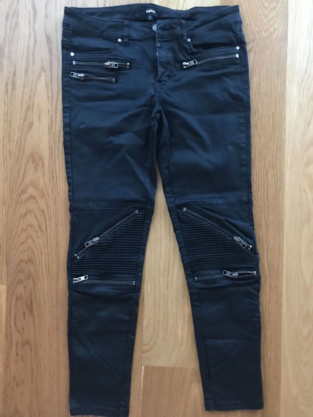 Jeans: Tigha Jeans – Usato da Unteriberg venduto da fae_2gz2