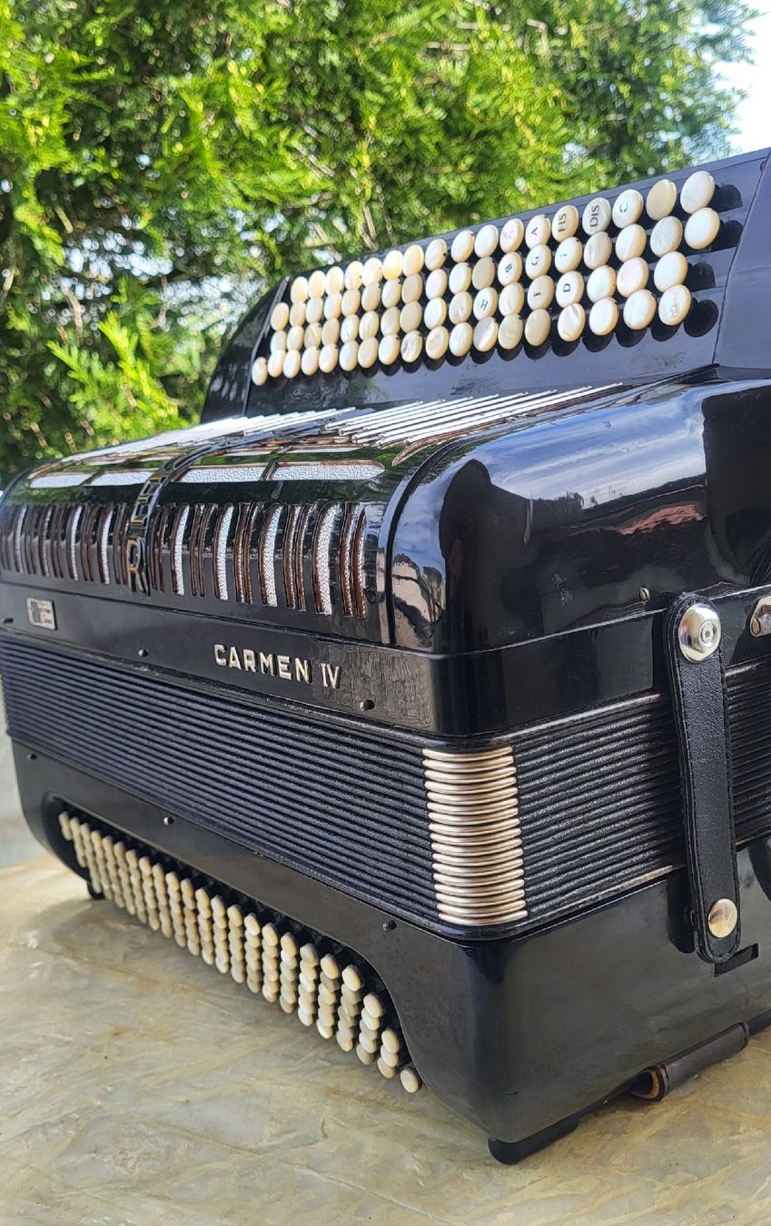 Strumenti musicali: Accordéon hohner Carmen IV  à Gradin – Usato da Penthalaz venduto da EvandroLuz 2