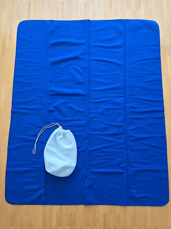 Decken: Zweifarbige Fleecedecke mit Beutel  – Neu und originalverpackt aus Urtenen-Schönbühl von ger_bx2c 4