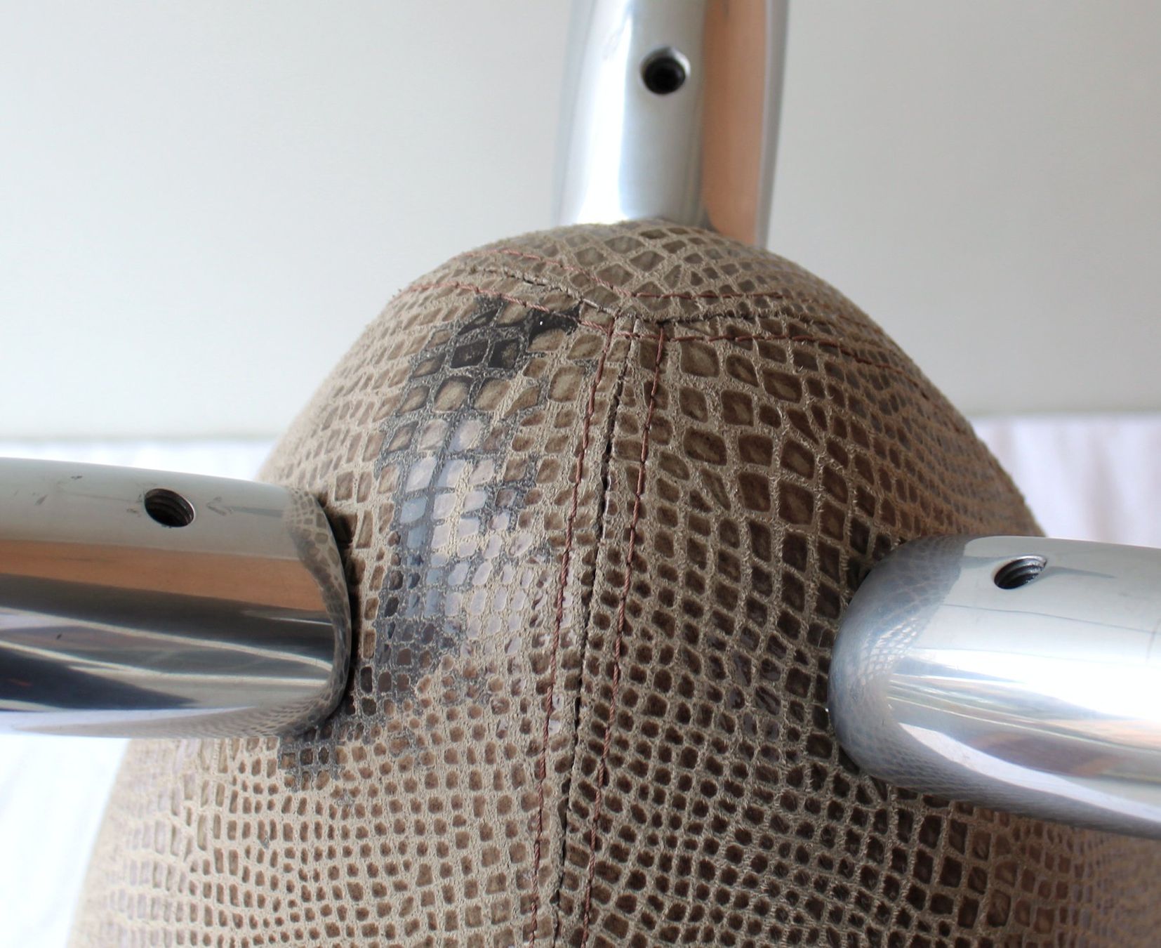 Leolux Sgabelli: Leolux Design Hocker Sitzmöbel im Reptil Look – Usato da Zürich venduto da Auctionata 5