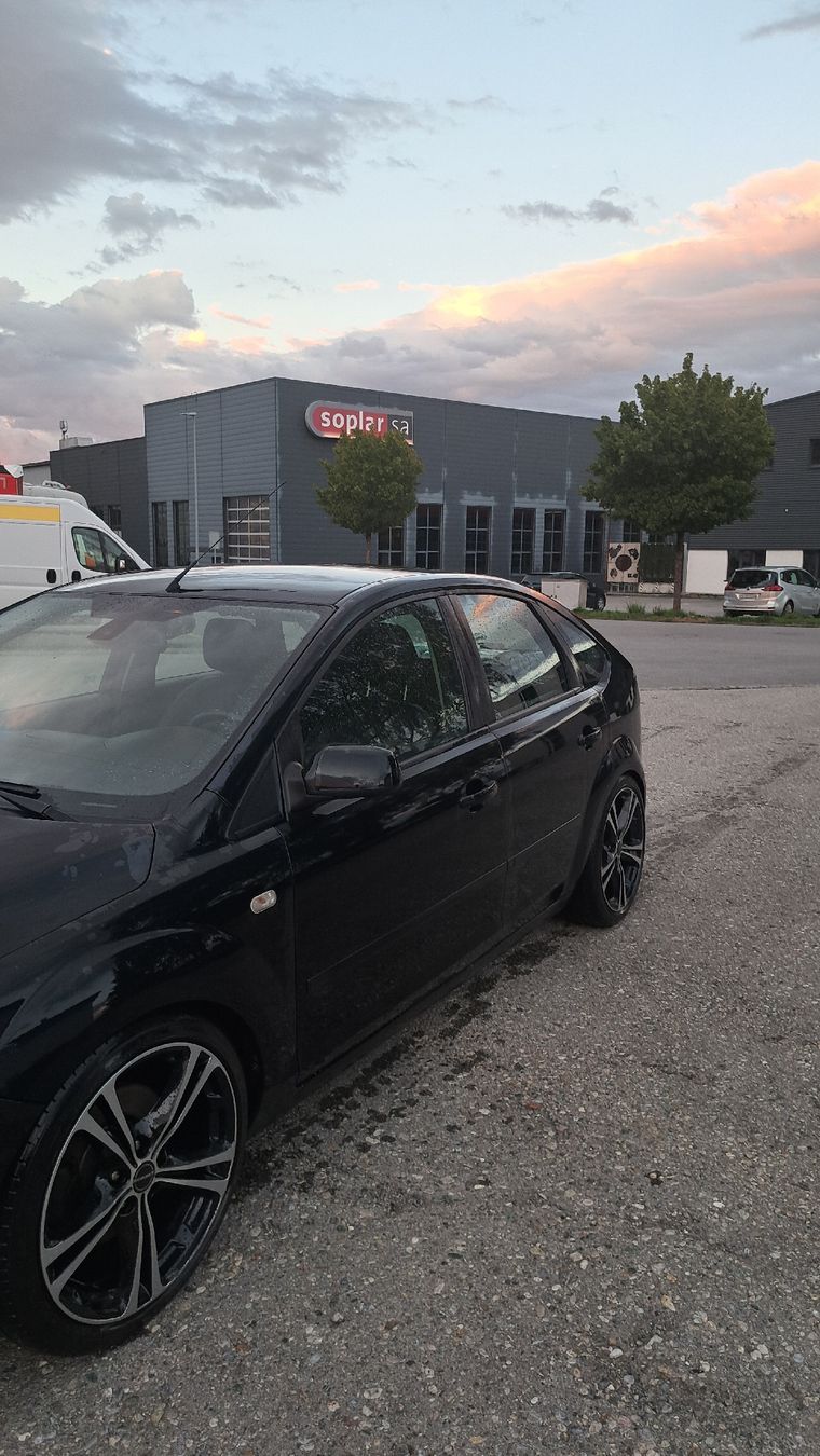 Ford Automobili: Ford Focus 2.0i – Usato da Oberriet SG venduto da joe_rfb5 1