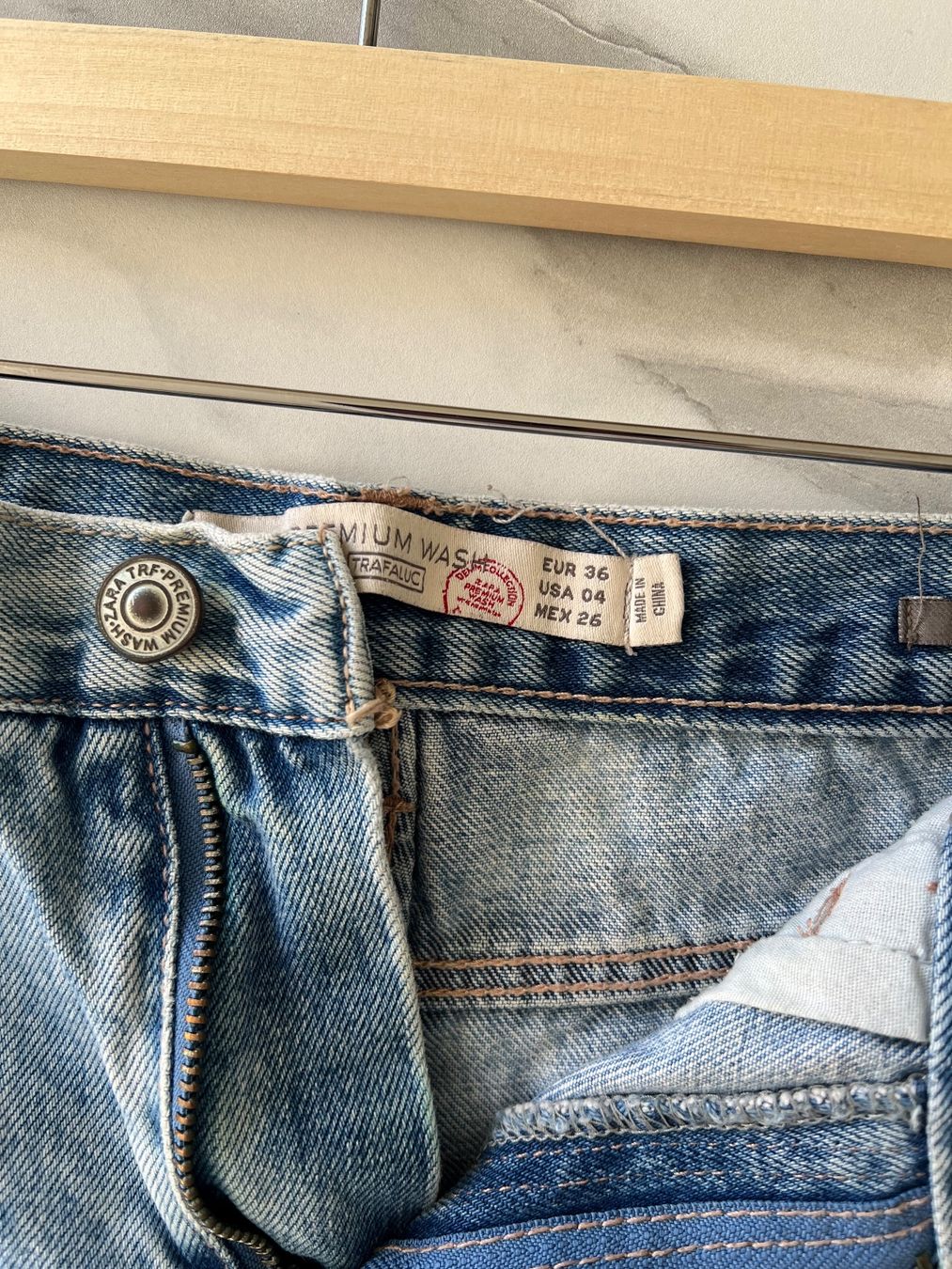 Zara Jeans: Zara Denim Shorts – Usato da Ebmatingen venduto da Charliz 5
