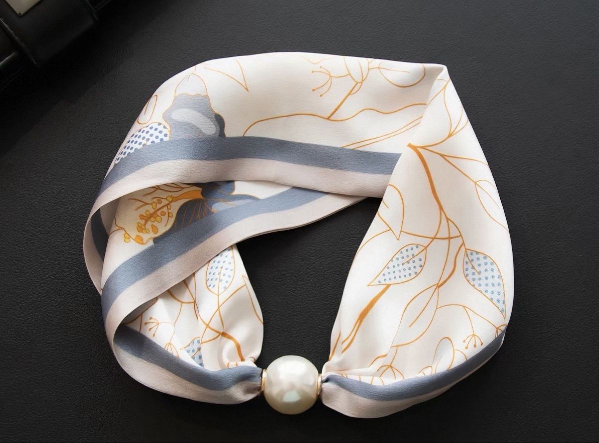 Foulard & Sciarpe: new 100% silk scarf with magnet pearl button with gift pack – Nuovo e nell'imballaggio originale da Basel venduto da 550_ckp6