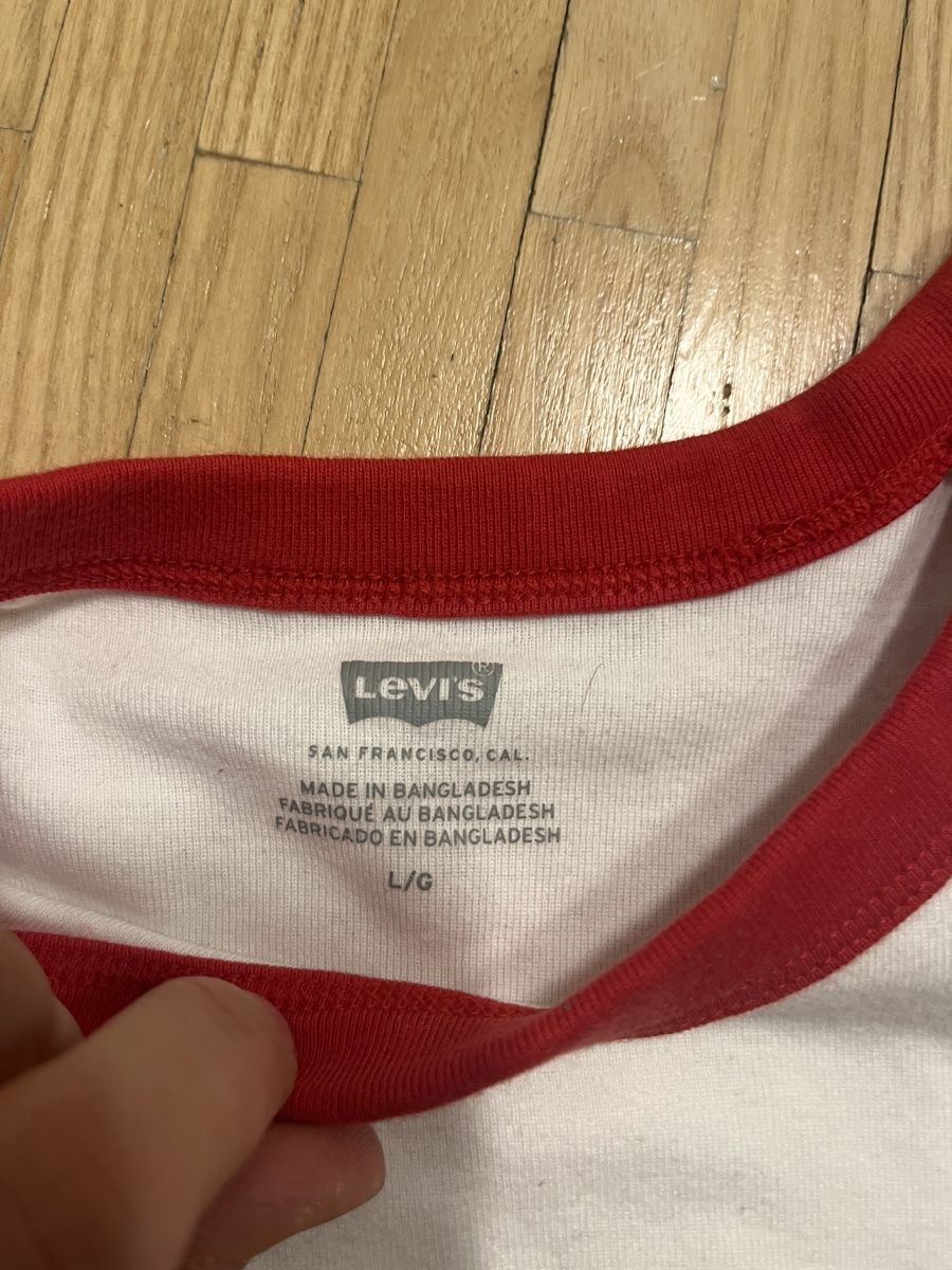 Levi's T-shirt: Levis T Shirt Crop – Nuovo (secondo la descrizione) da St. Gallen venduto da elli18 2