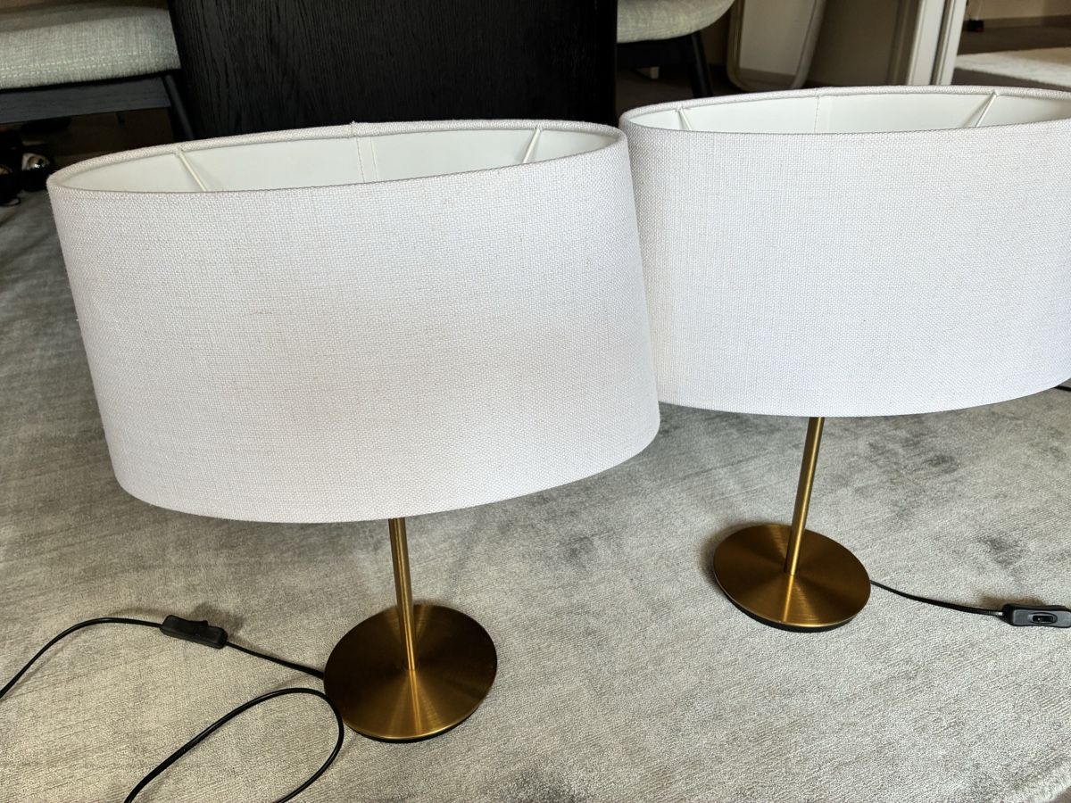 Lampade: 2 Table lamps with oval lamp shades – Usato da Zürich venduto da BobJones