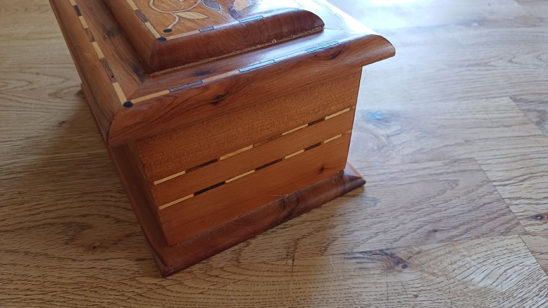 Cassapanche: Schatulle mit Einlegearbeiten – Usato da Flawil venduto da Naphtali 2