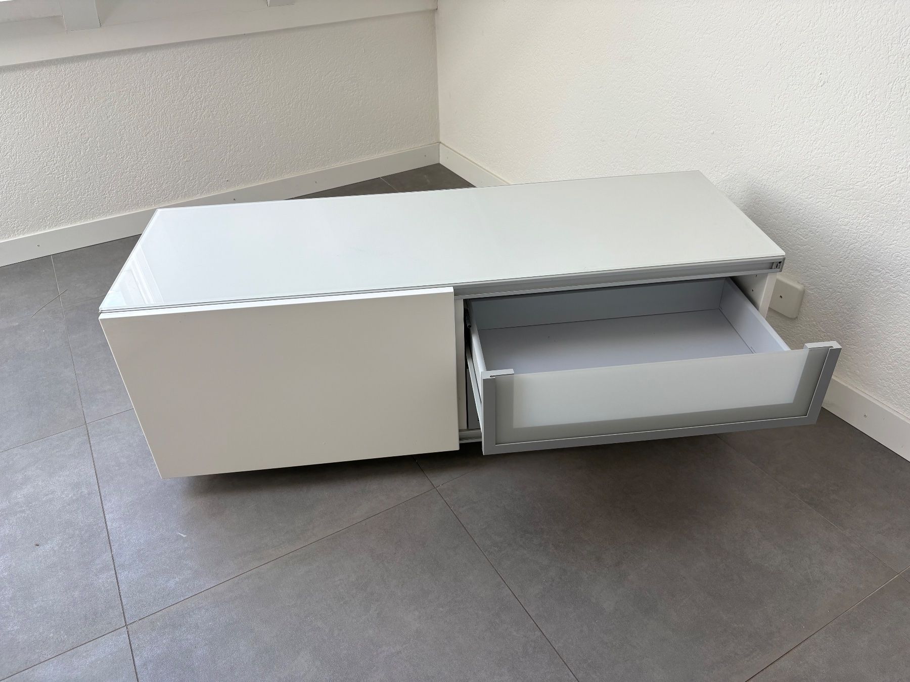 Ikea TV Möbel: Meuble tv IKEA – Gebraucht aus Gland von Leg_Alicia01 1