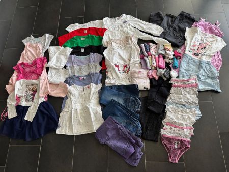 Grosses Kinderkleider Paket Mädchen Grösse 128/134, 66 Teile
