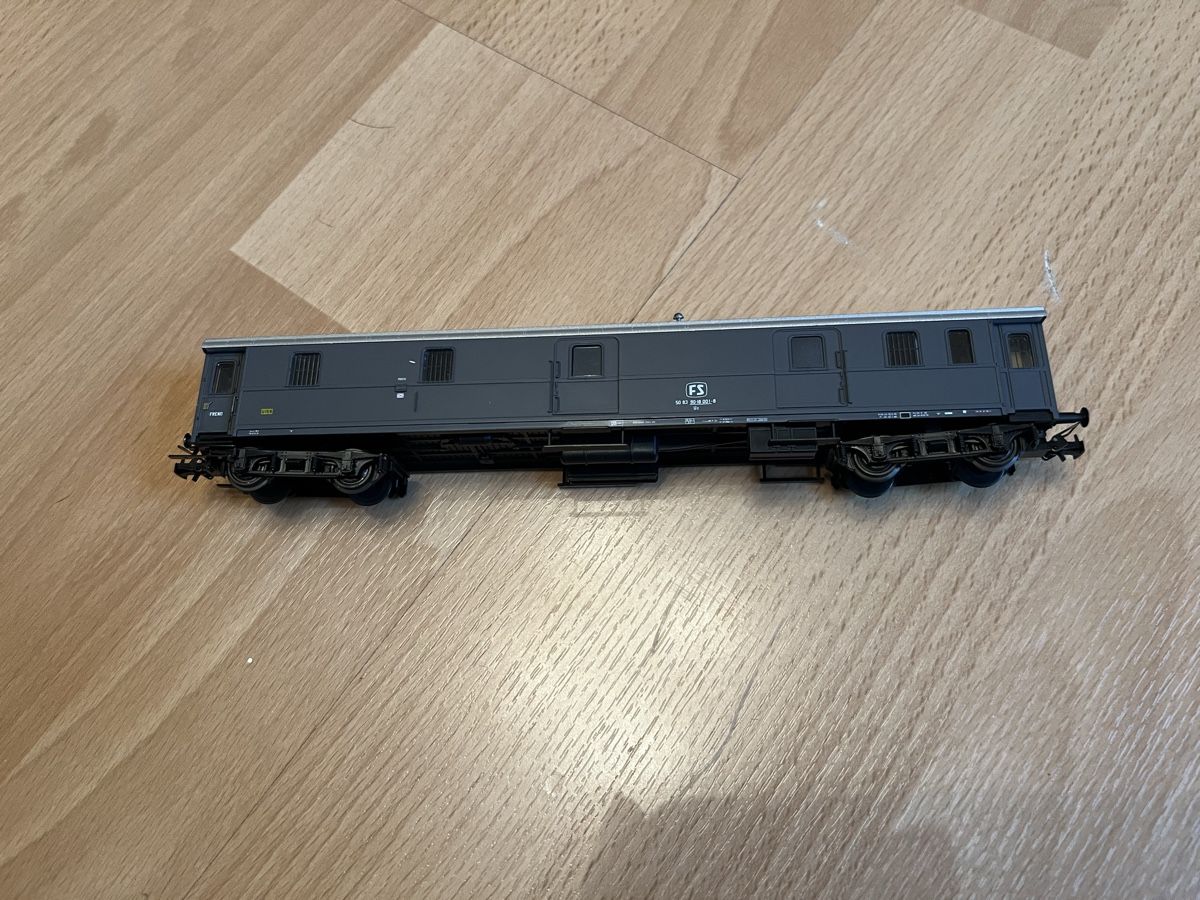Roco Modellini di ferrovie: Roco Post Gepäckwagen – Usato da Gisikon venduto da ram_78bx 1