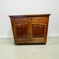 Antike Kommode / Sideboard – Nussbaum Massiv