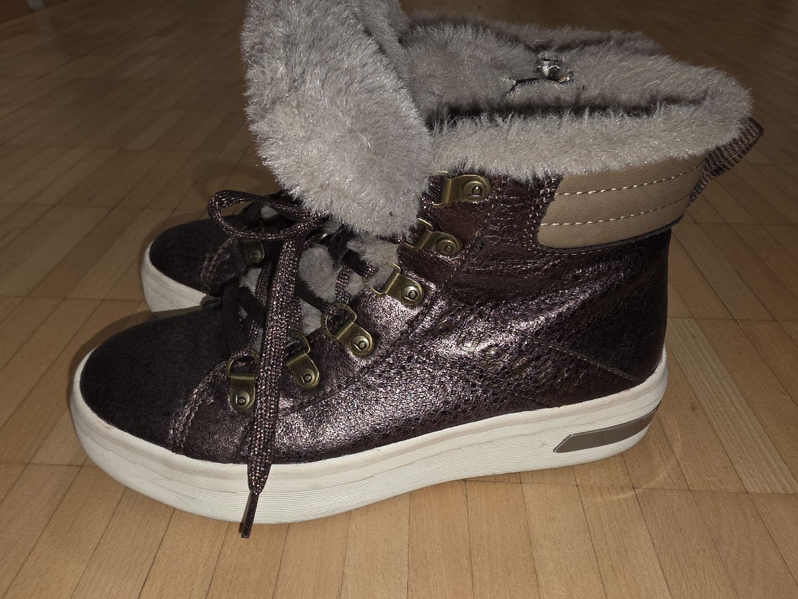 Bugatti Damenschuhe: Bugatti Winterboots mit warmem Kunstfell, Gr. 37 – Gebraucht aus St. Gallen von Shelly__x3 2