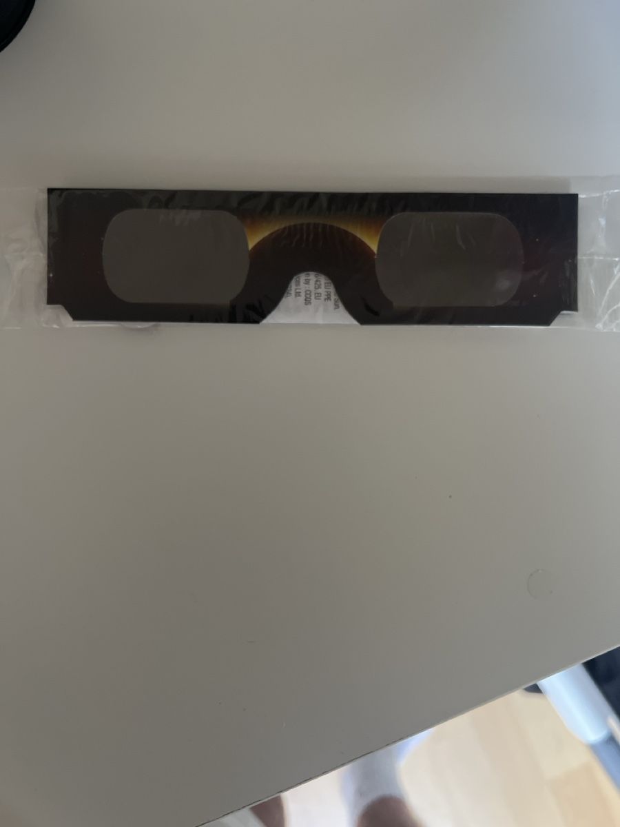 Brillen & Gläser: Lunettes pour éclipse Omegon Solar Safe Eclipse ISO 12312-2. – Neu und originalverpackt aus Yvonand von nat_8vmh