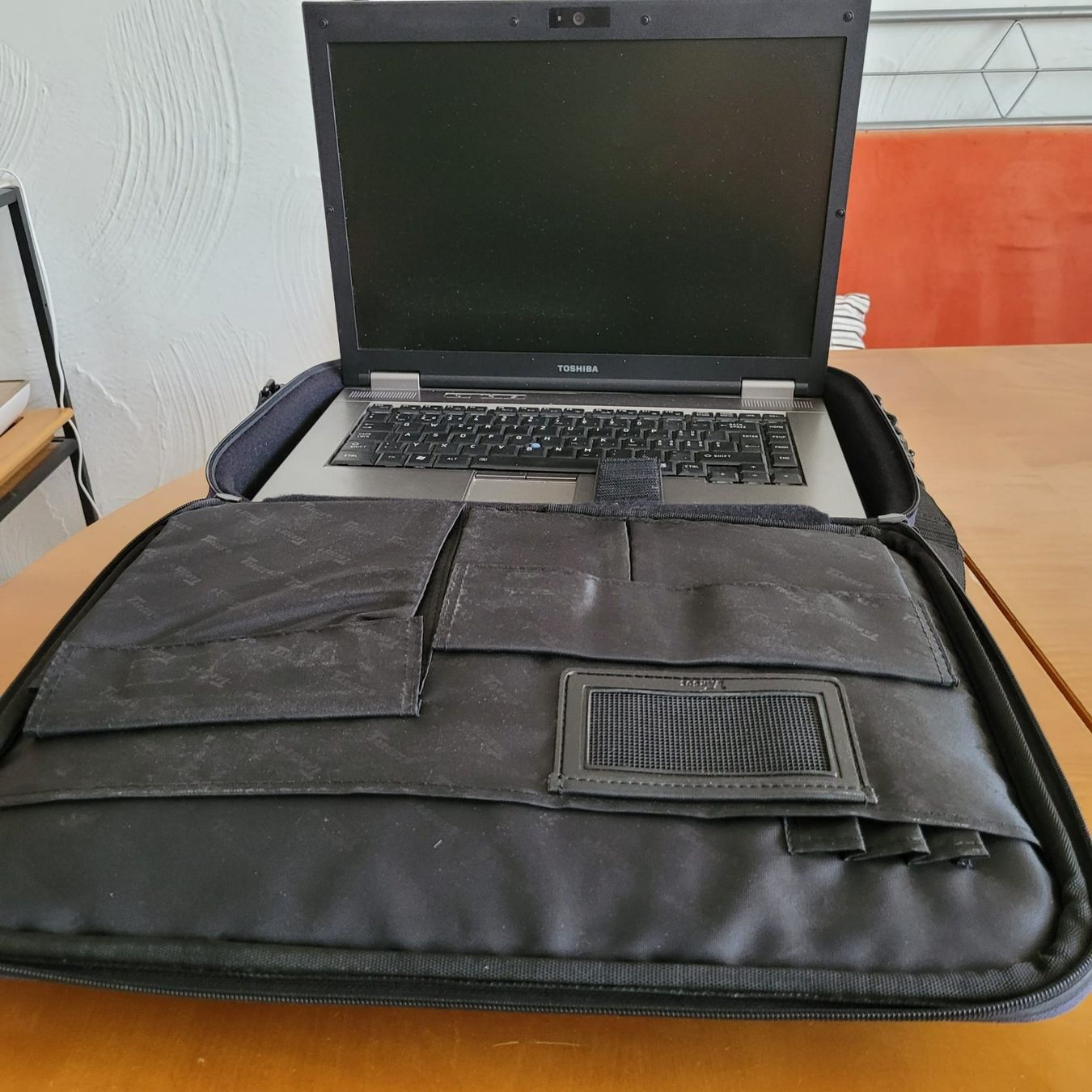 Toshiba Notebook: Laptop Toshiba 15" + Sacoche – Usato da Crans-Montana venduto da val_z27p