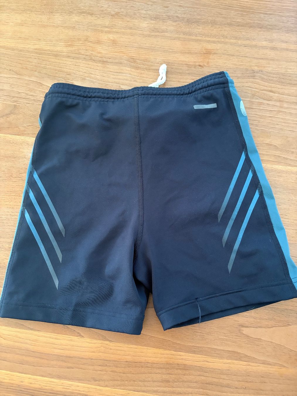 Adidas Hosen: ADIDAS SHORTS 36/38 – Gebraucht aus Wattwil von jopara 2